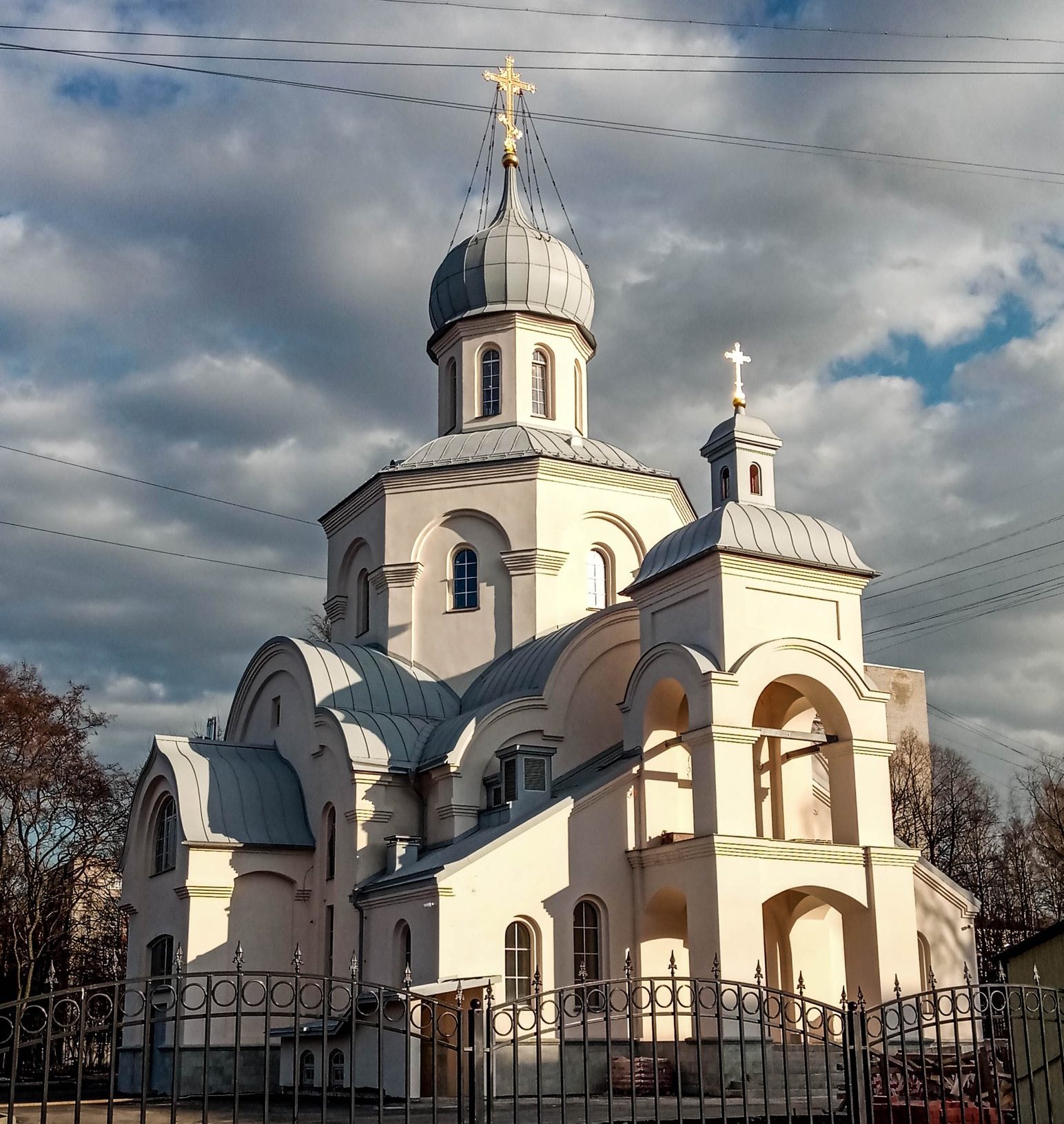 Храм тихвинской божией. Храм Тихвинской иконы на Софьи Ковалевской. Церковь Тихвинской Богоматери СПБ. Церковь Тихвинской иконы Божией матери Санкт-Петербург пр.науки. Церковь на ул Софьи Ковалевской в СПБ.