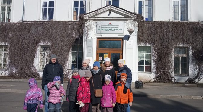 Семейная экспедиция Воскресной Школы побывала в парке Лесотехнической академии.